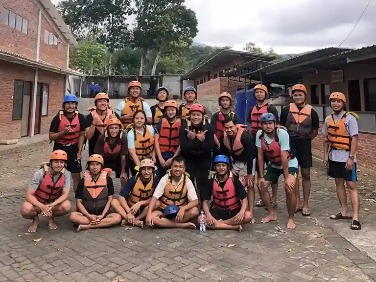 Tim Pemandu Rafting Profesional